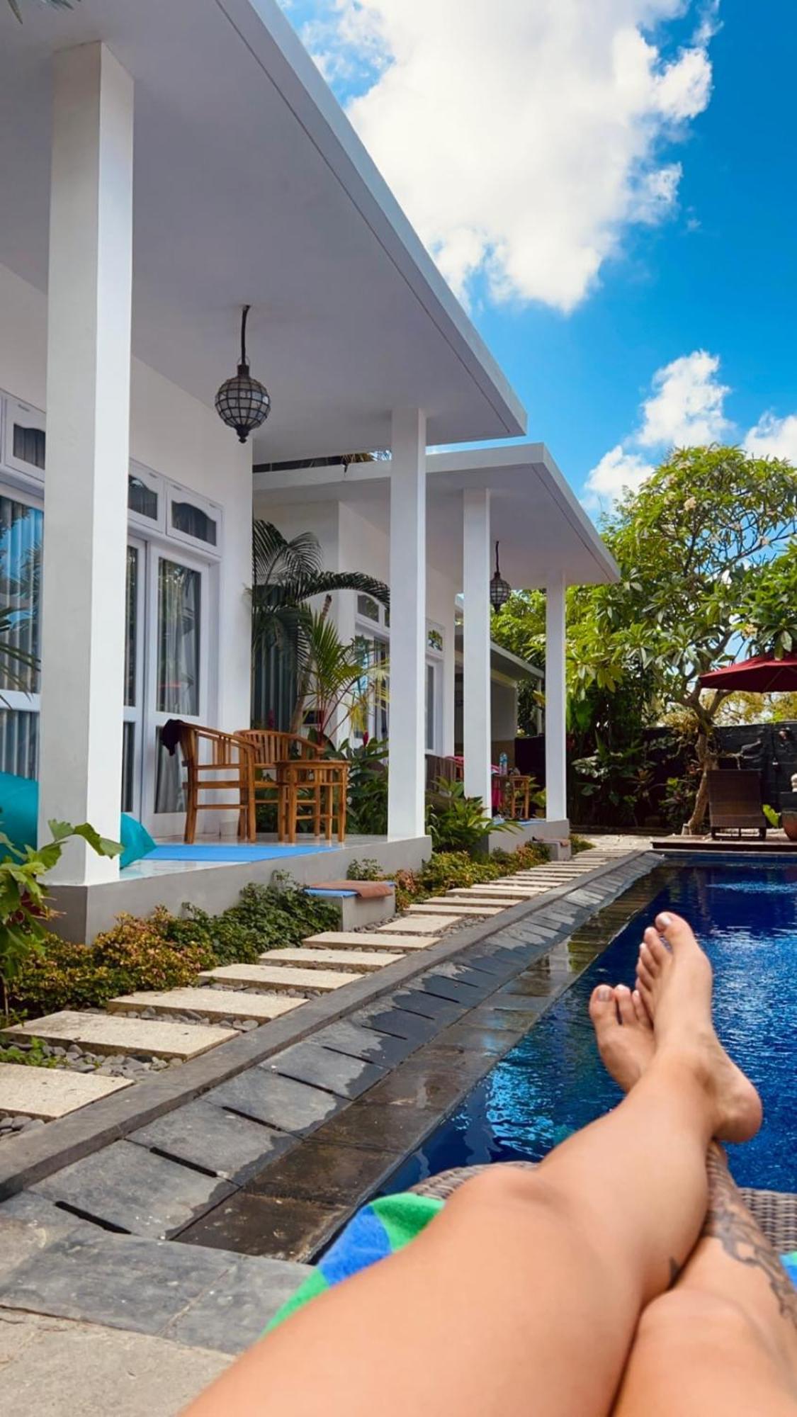 Bali Stuti Jimbaran Inn エクステリア 写真