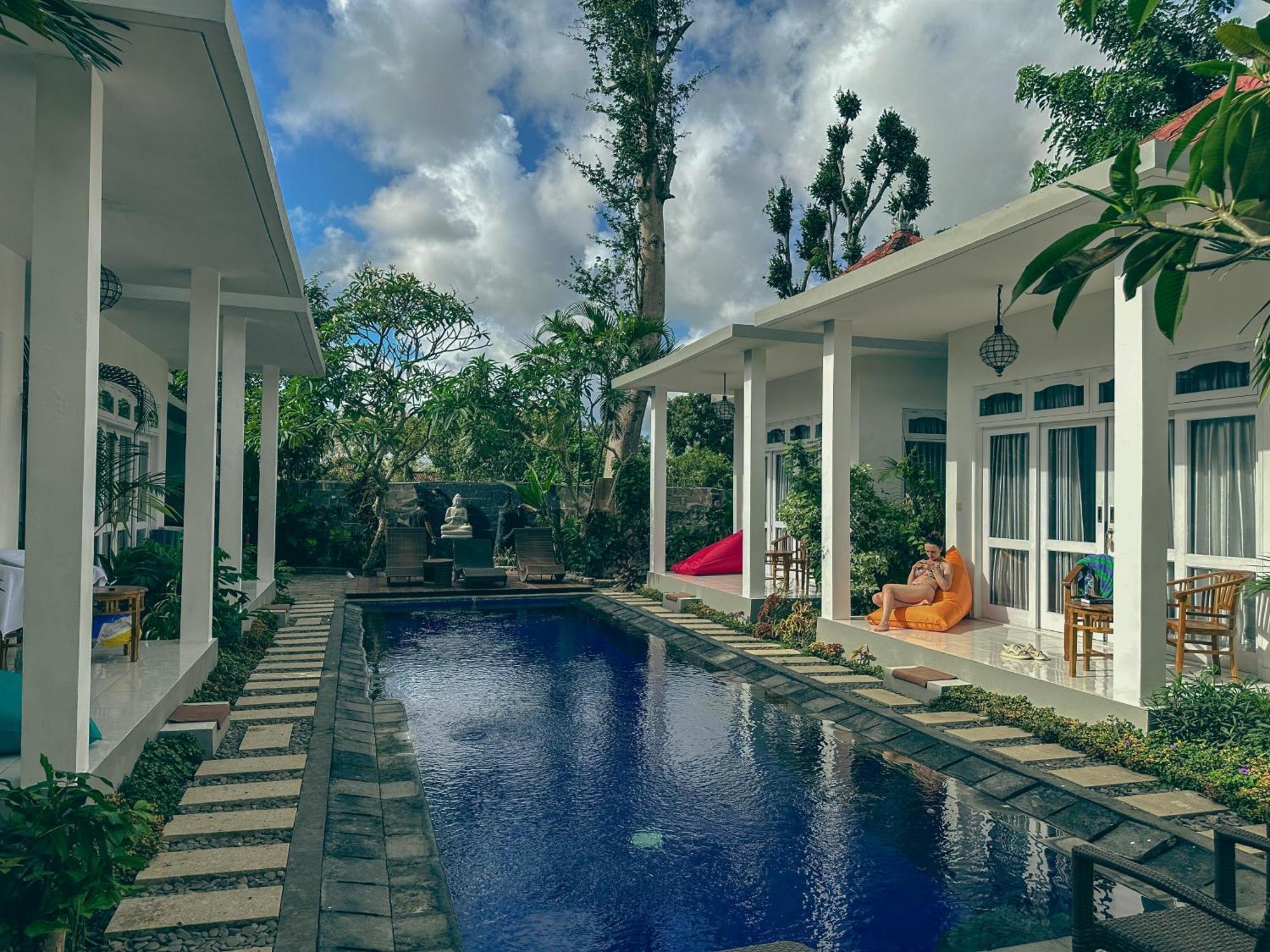 Bali Stuti Jimbaran Inn エクステリア 写真