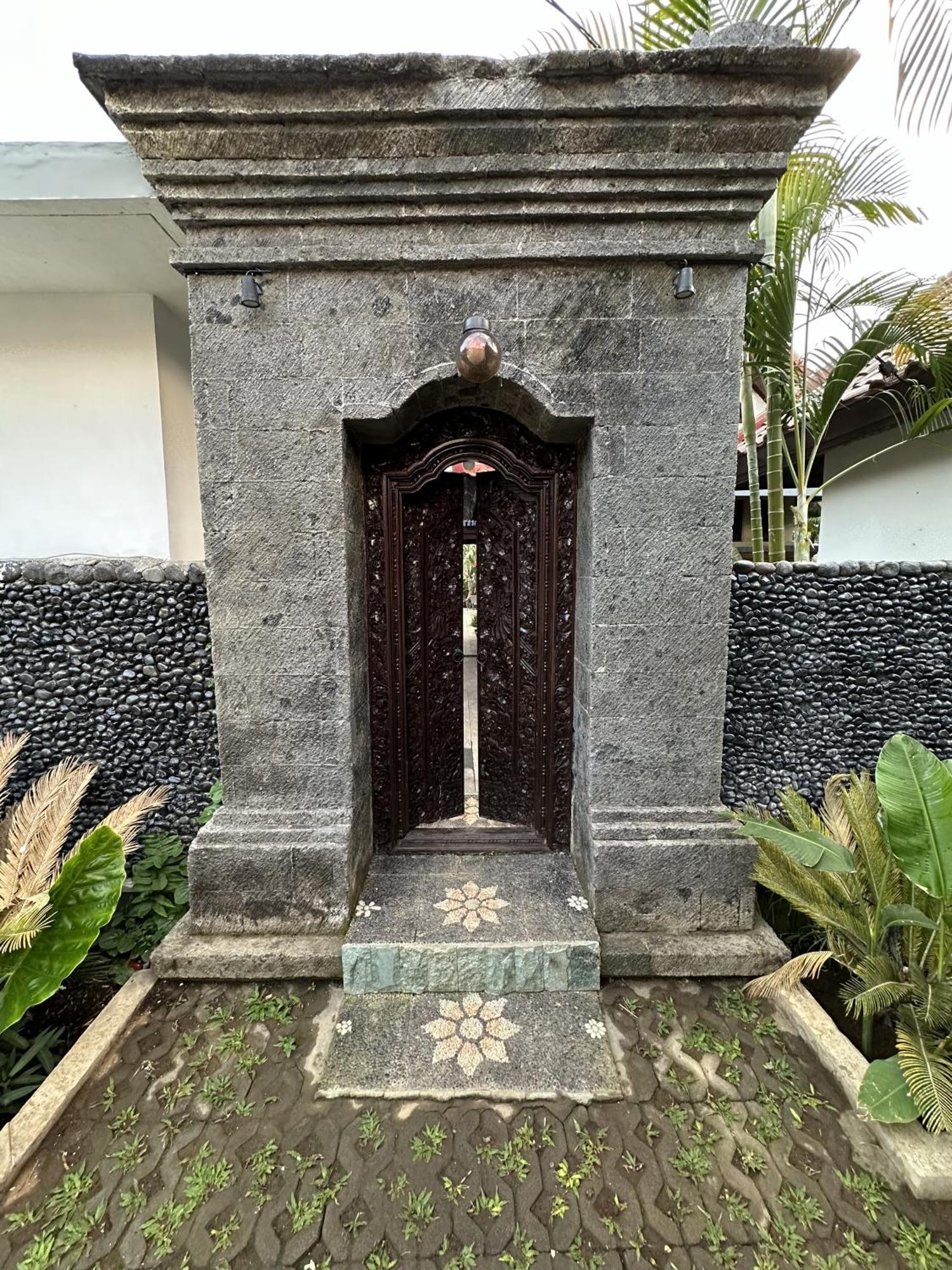 Bali Stuti Jimbaran Inn エクステリア 写真